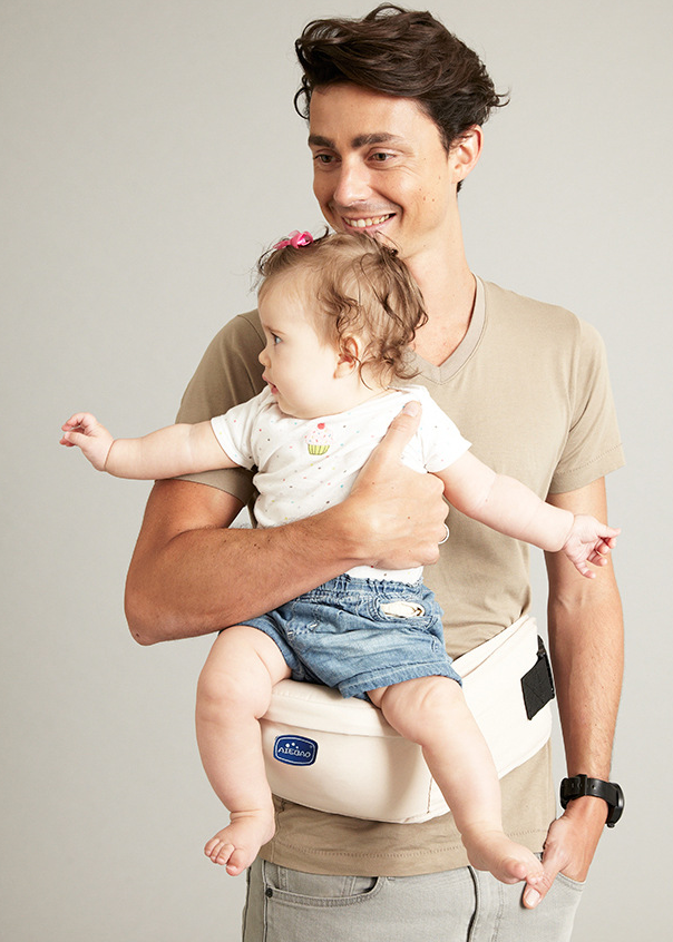 Hip store baby carrier